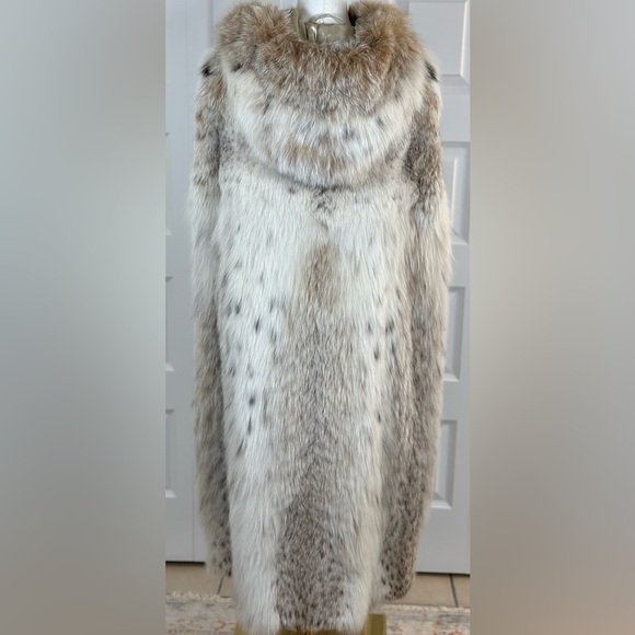 Vintage Canadian Lynx Fur Cape | Rare Unique Statement Piece - Picture 5 of 15